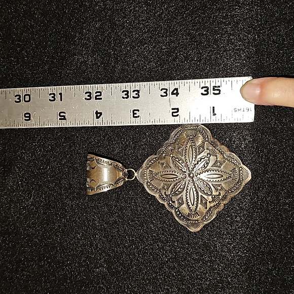 Rocki Gorman Navajo design pendant - Picture 4 of 6